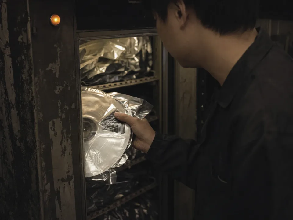 Technician taking a moisture-sensitive reel out of a dry cabinet
